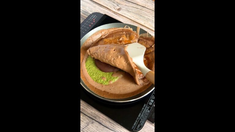 【ドバイチョコ餅の次にバズるのこれ！？】割ると中からドバドバ…禁断のパンケーキレシピ / Dubai Chocolate Pancakes