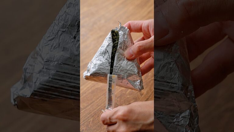 【のりがパリパリおにぎりの包み方】ホイルにご飯がくっつく問題が一瞬で解決!コンビニ風おにぎりの裏ワザ / Convenience Store-Style Onigiri 【のりがパリパリおにぎりの包み方】ホイルにご飯がくっつく問題が一瞬で解決!コンビニ風おにぎりの裏ワザ / Convenience Store-Style Onigiri