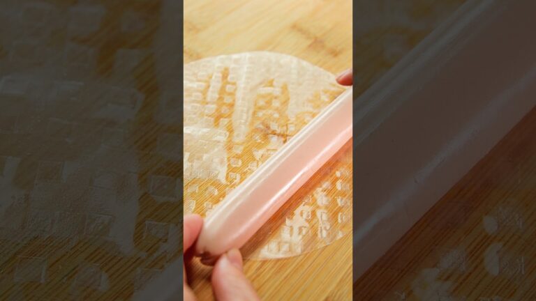 【魚肉ソーセージ、そのまま食べるのは卒業します】この発想はなかった！「ライスペーパー串揚げ」レシピ / Rice Paper Wrapped Fish Sausage Skewers