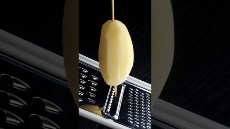 【じゃがいも、スライサーでこうしてみて】ザクザクすぎて手が止まらん。唐揚げよりこれ食べたい。トルネードポテト唐揚げ / Tornado Potato 【じゃがいも、スライサーでこうしてみて】ザクザクすぎて手が止まらん。唐揚げよりこれ食べたい。トルネードポテト唐揚げ / Tornado Potato